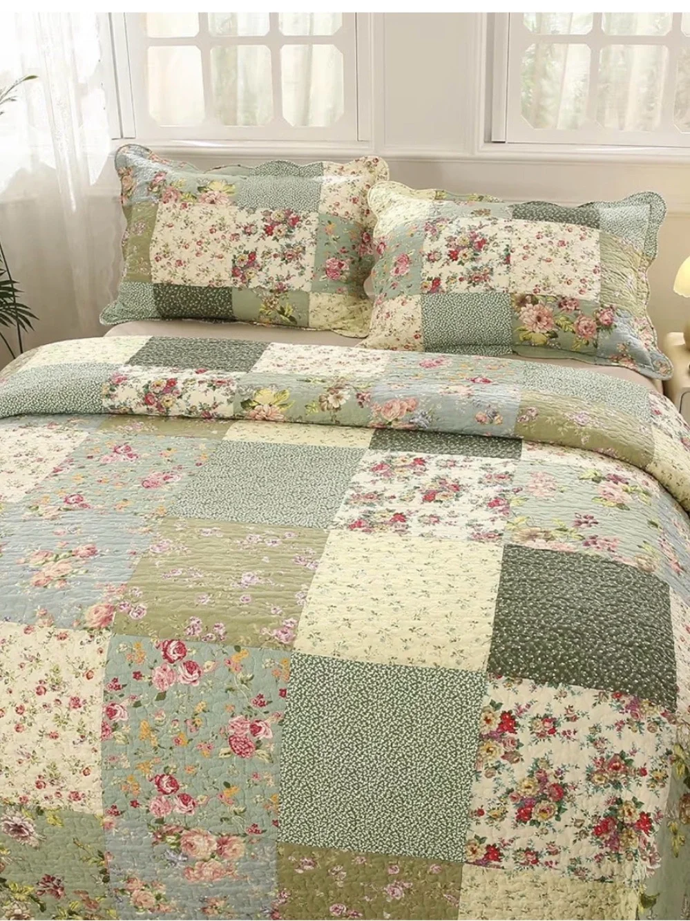 Floral Patchwork Quilt Set in Sage Green - Home Bedding by VCTOP
